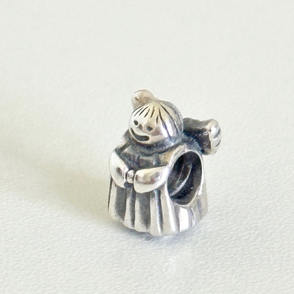 Pandora retired angel charm